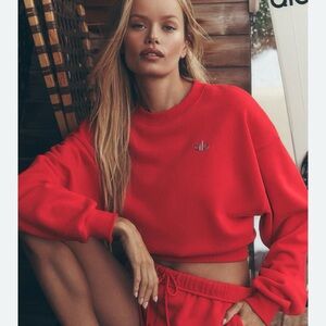 ALO Yoga Accolade Red Cropped Crewneck Sweatshirt
